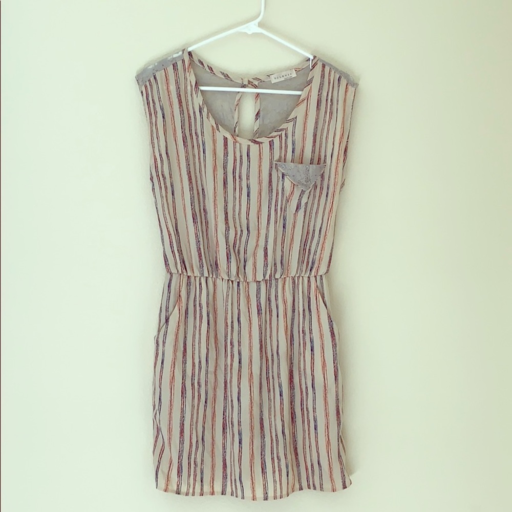 Stripped pattern dress with lace back